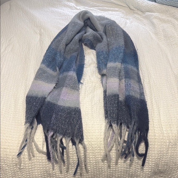 Steve Madden Accessories - Cozy Steve Madden Blue and Gray Plaid Scarf